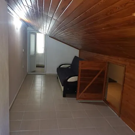 Doktordan Izmir Gumuldur Ozderede Deniz Ve Orman Manzarali * Ortaköy