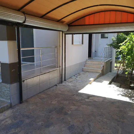 Villa Doktordan Izmir Gumuldur Ozderede Deniz Ve Orman Manzarali *